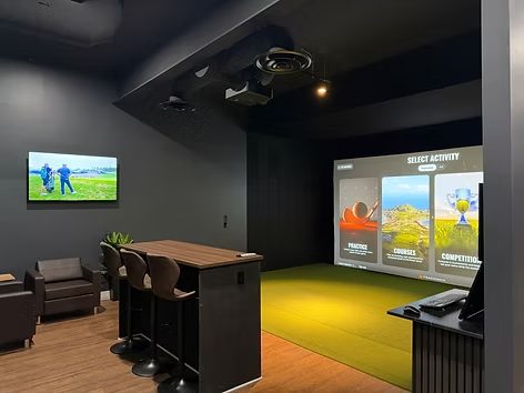 Semi-Private Bay at FAIRWAYLAB